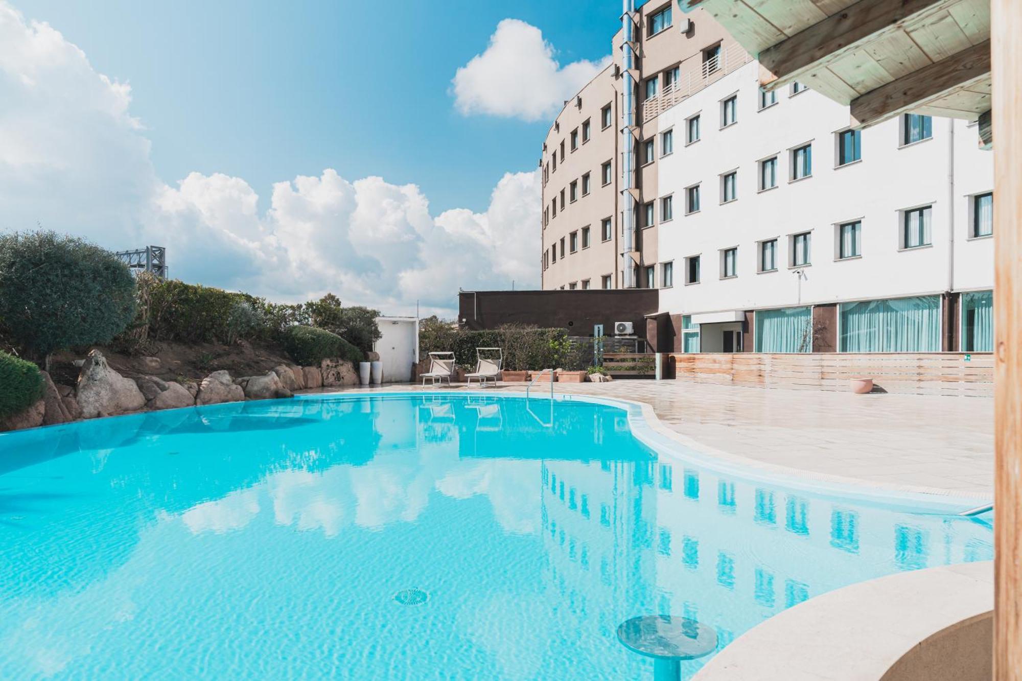 Mercure Olbia Bagian luar foto