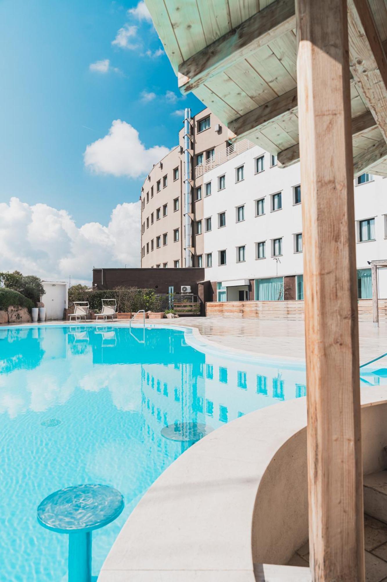 Mercure Olbia Bagian luar foto